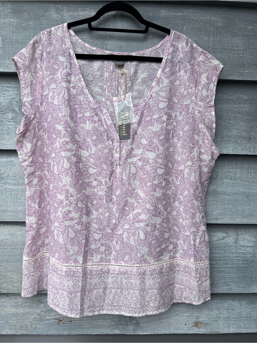 Natural Reflections Blouse Women's 1X V-Neck Cap Sleeve Gardenia Print